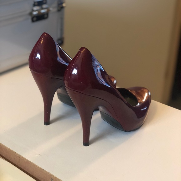BCBGeneration Maroon Pumps - Picture 3 of 4